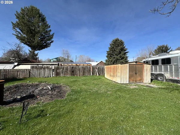 $185,000 | 421 Cottonwood Street, Mount Vernon, OR 97865