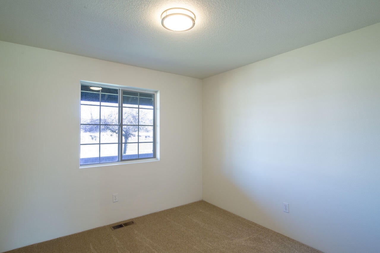 2277 Northeast Yellowpine Road Prineville, OR 97754 - Photo 19 of 35 HDR 526