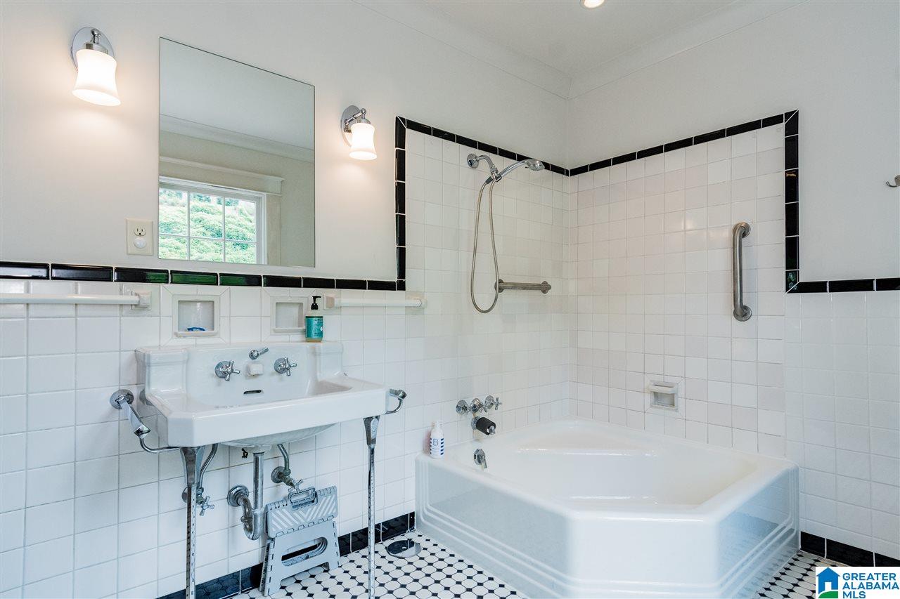 3592 Altamont Road Birmingham, AL 35222 - Photo 30 of 50