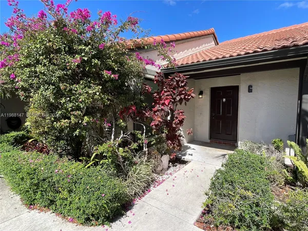 $2,250 | 4830 Southwest 152nd Place, Unit G89, Miami, FL 33185