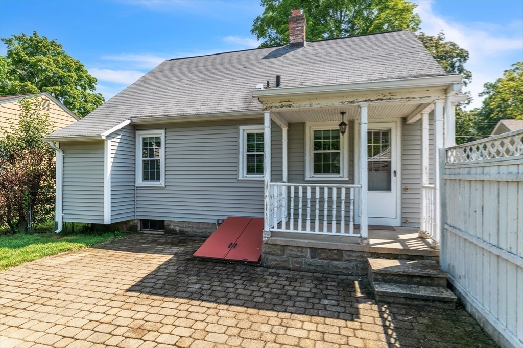 168 Ellsworth Avenue Springfield, MA 01118 - Photo 4 of 38 a view of a house with a yard
