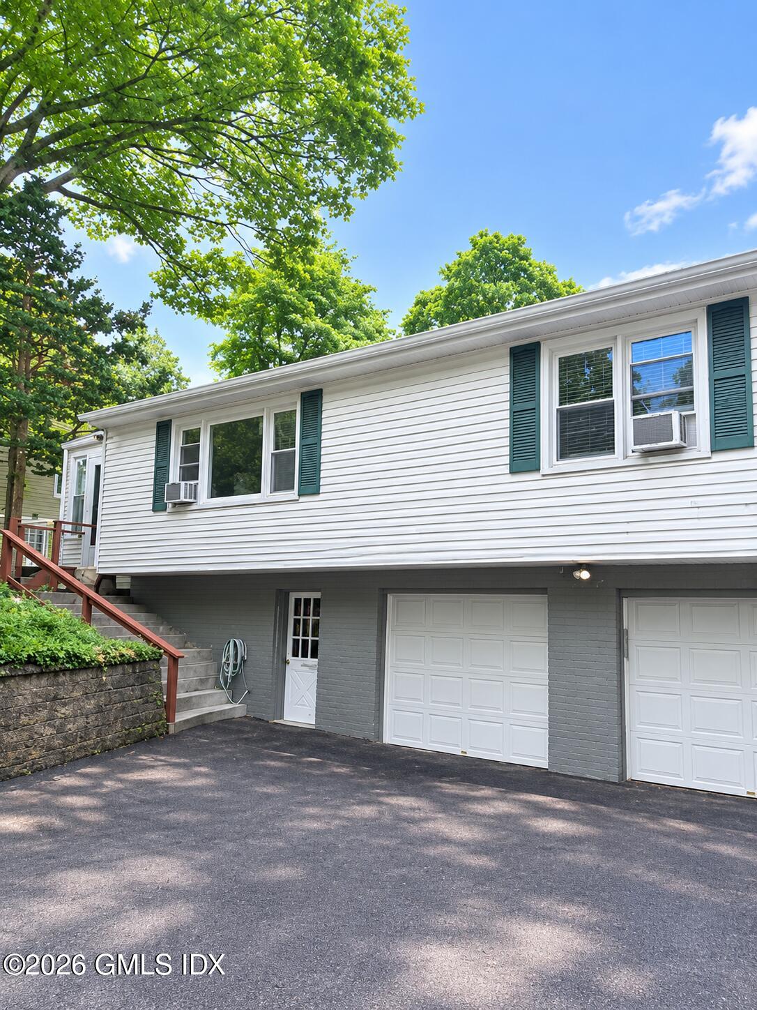 41 Hassake Road, Unit R Old Greenwich, CT 06870 - Photo 2 of 16 Front Driveway and Garage