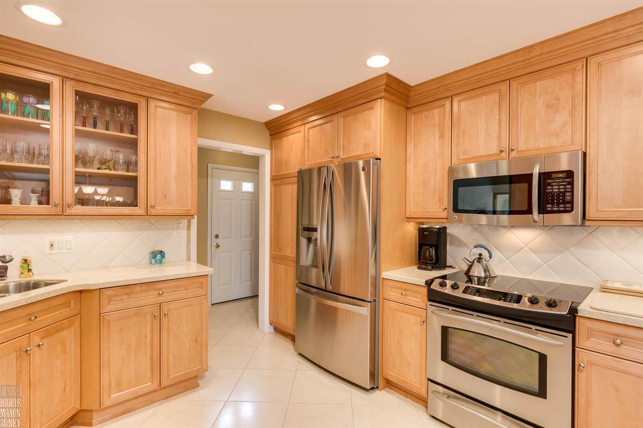 641 Roslyn Road Grosse Pointe, MI 48236 - Photo 7 of 27 31321525-6.JPG