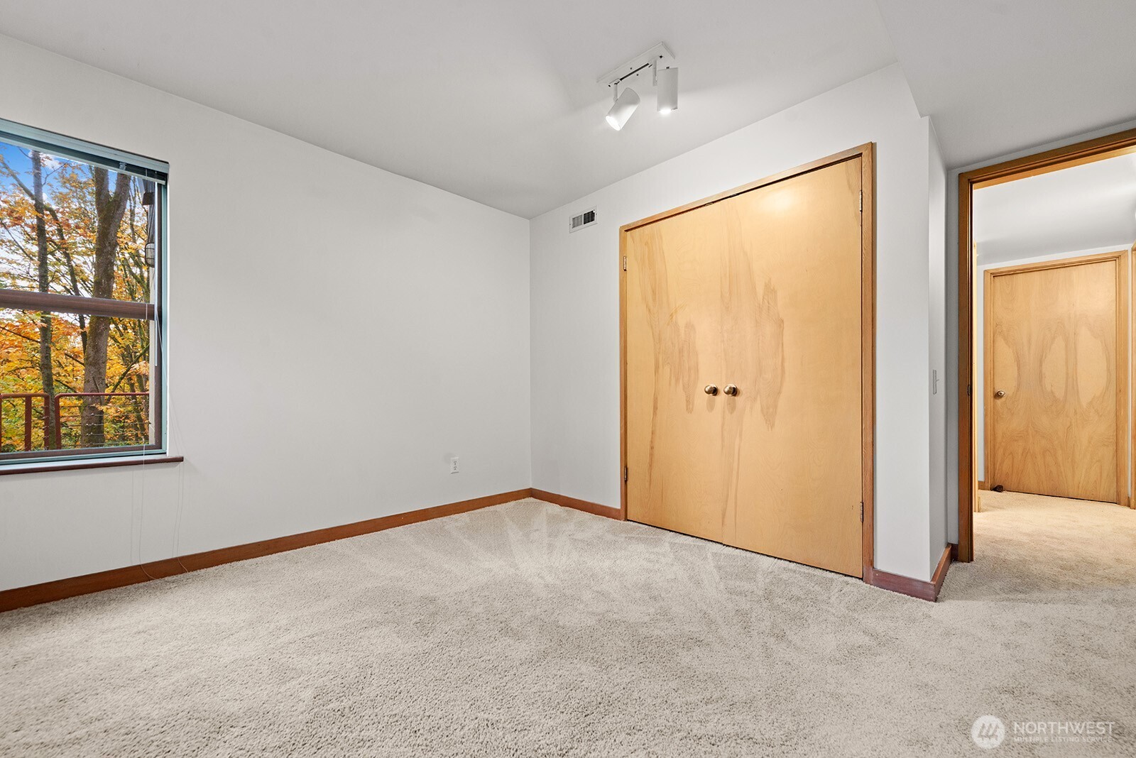 930 37th Avenue Seattle, WA 98122 - Photo 33 of 39