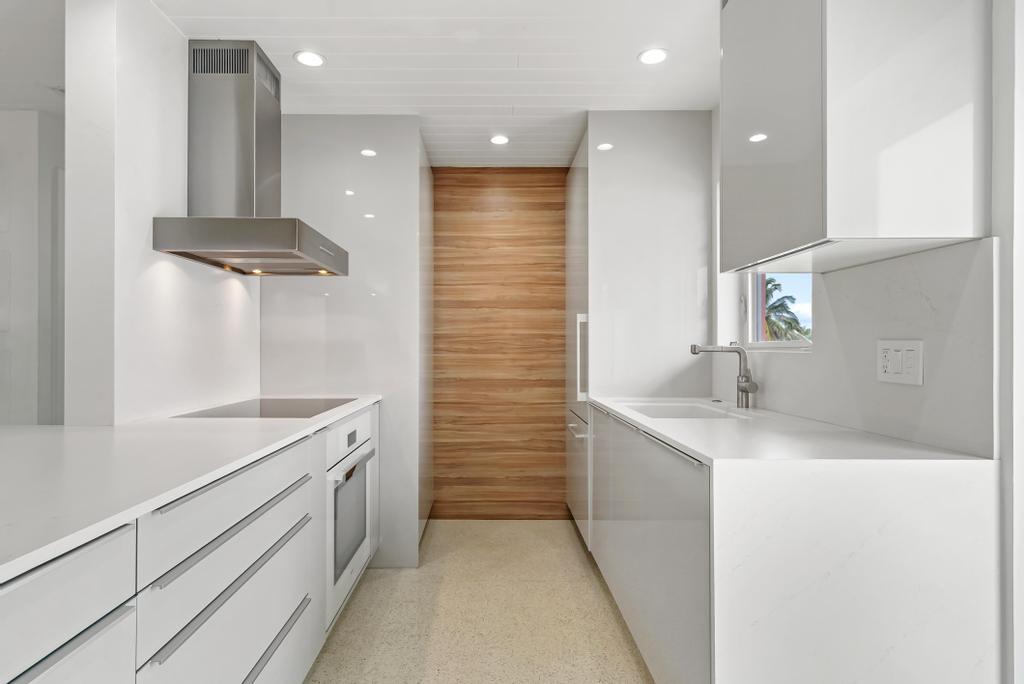 1877 South Ocean Boulevard, Unit 10 Delray Beach, FL 33483 - Photo 20 of 39 Kitchen