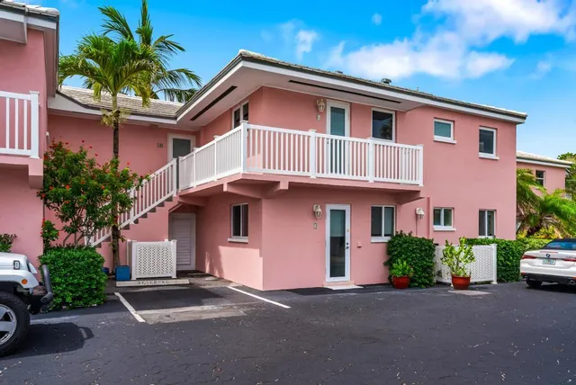 $870,000 | 1877 South Ocean Boulevard, Unit 10, Delray Beach, FL 33483
