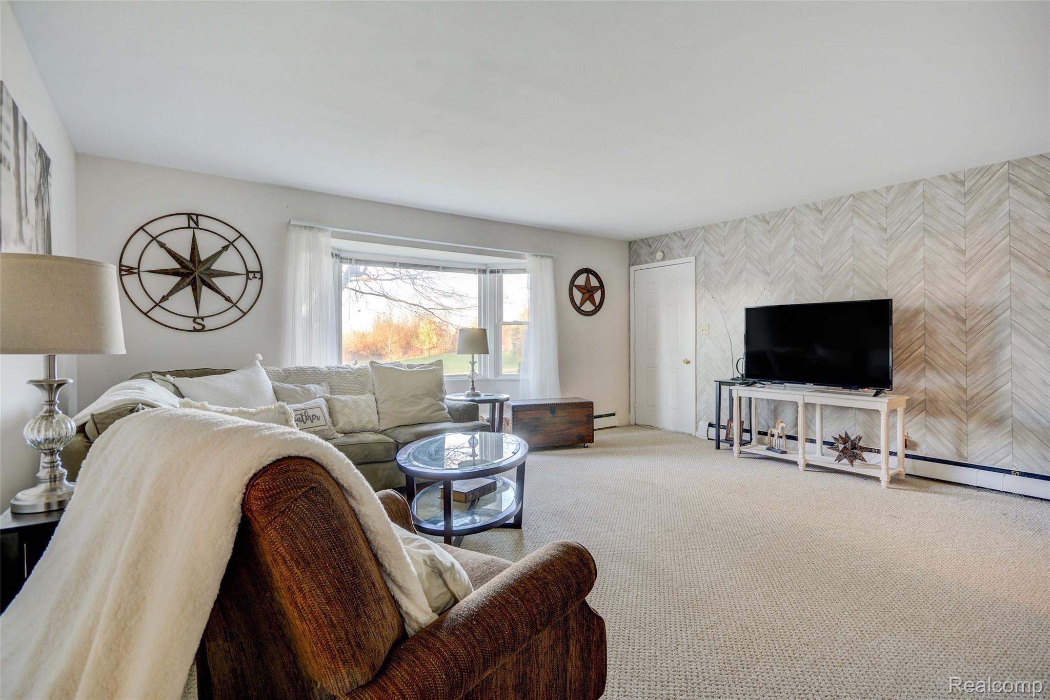 2356 East Cook Road Grand Blanc, MI 48439 - Photo 19 of 76 Living Room