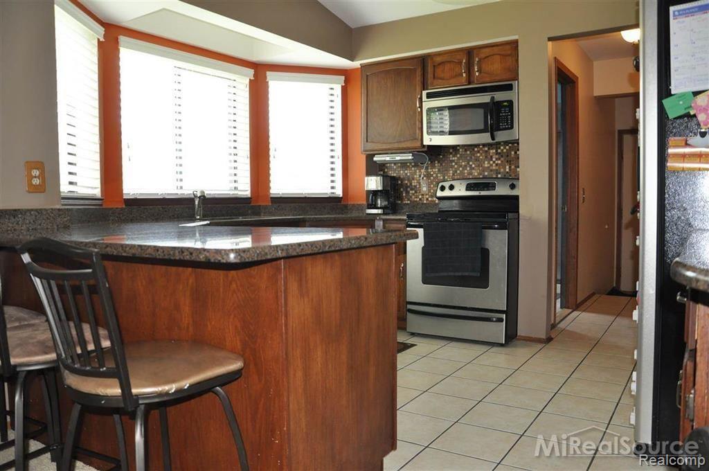2304 Highsplint Drive Rochester, MI 48307 - Photo 2 of 27 2.JPG