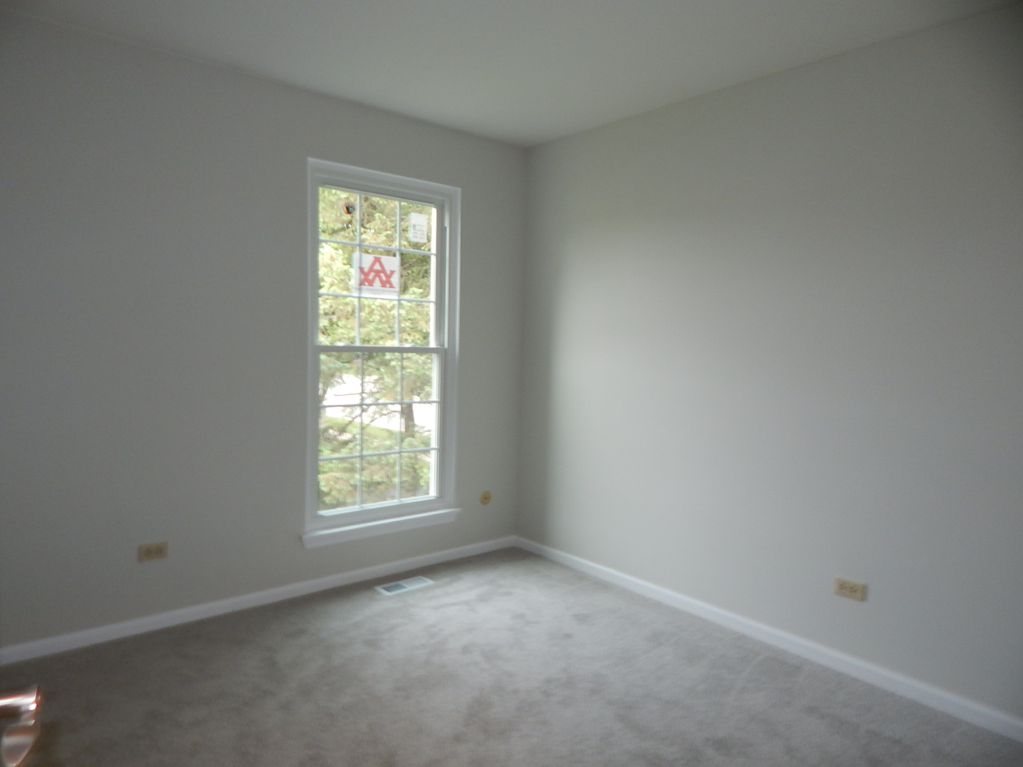1 North Oltendorf Road Streamwood, IL 60107 - Photo 13 of 18 an empty room with a window