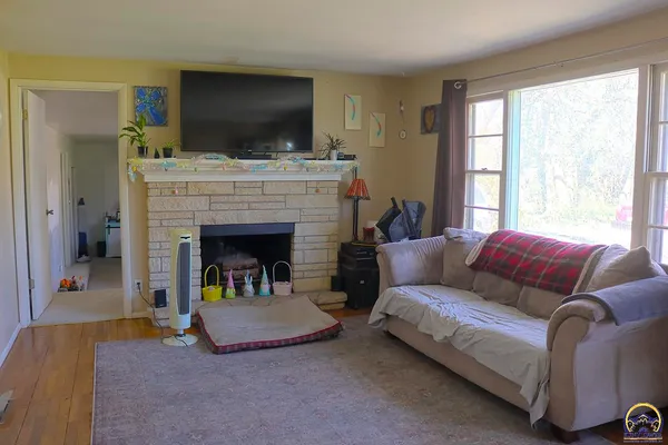 $159,900 | 1207 West 18th Avenue, Emporia, KS 66801