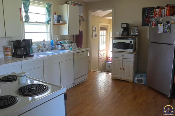 $159,900 | 1207 West 18th Avenue, Emporia, KS 66801