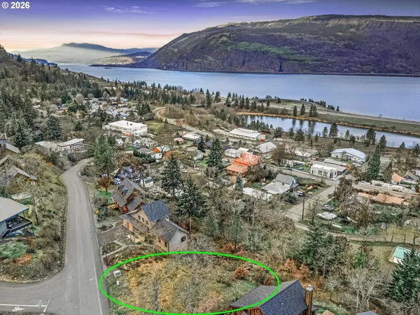 $450,000 | 895 Fifth Avenue, Mosier, OR 97040