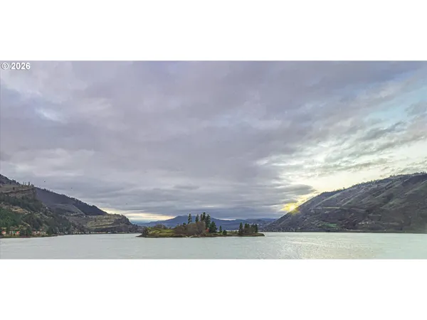 $450,000 | 895 Fifth Avenue, Mosier, OR 97040