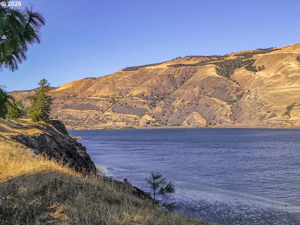 $450,000 | 895 Fifth Avenue, Mosier, OR 97040