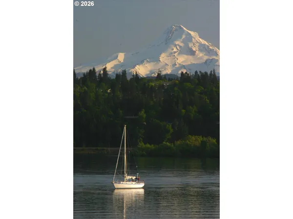 $450,000 | 895 Fifth Avenue, Mosier, OR 97040
