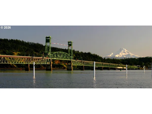 $450,000 | 895 Fifth Avenue, Mosier, OR 97040