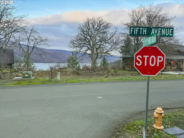 $450,000 | 895 Fifth Avenue, Mosier, OR 97040
