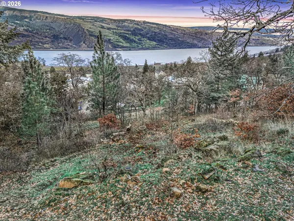 $450,000 | 895 Fifth Avenue, Mosier, OR 97040