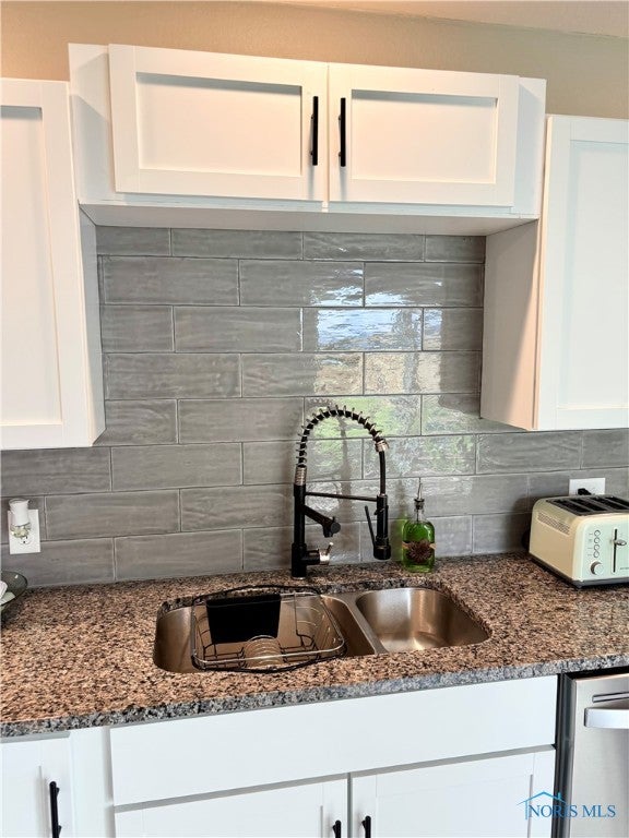162 North Wynn Road Oregon, OH 43616 - Photo 17 of 50 Tile backsplash.