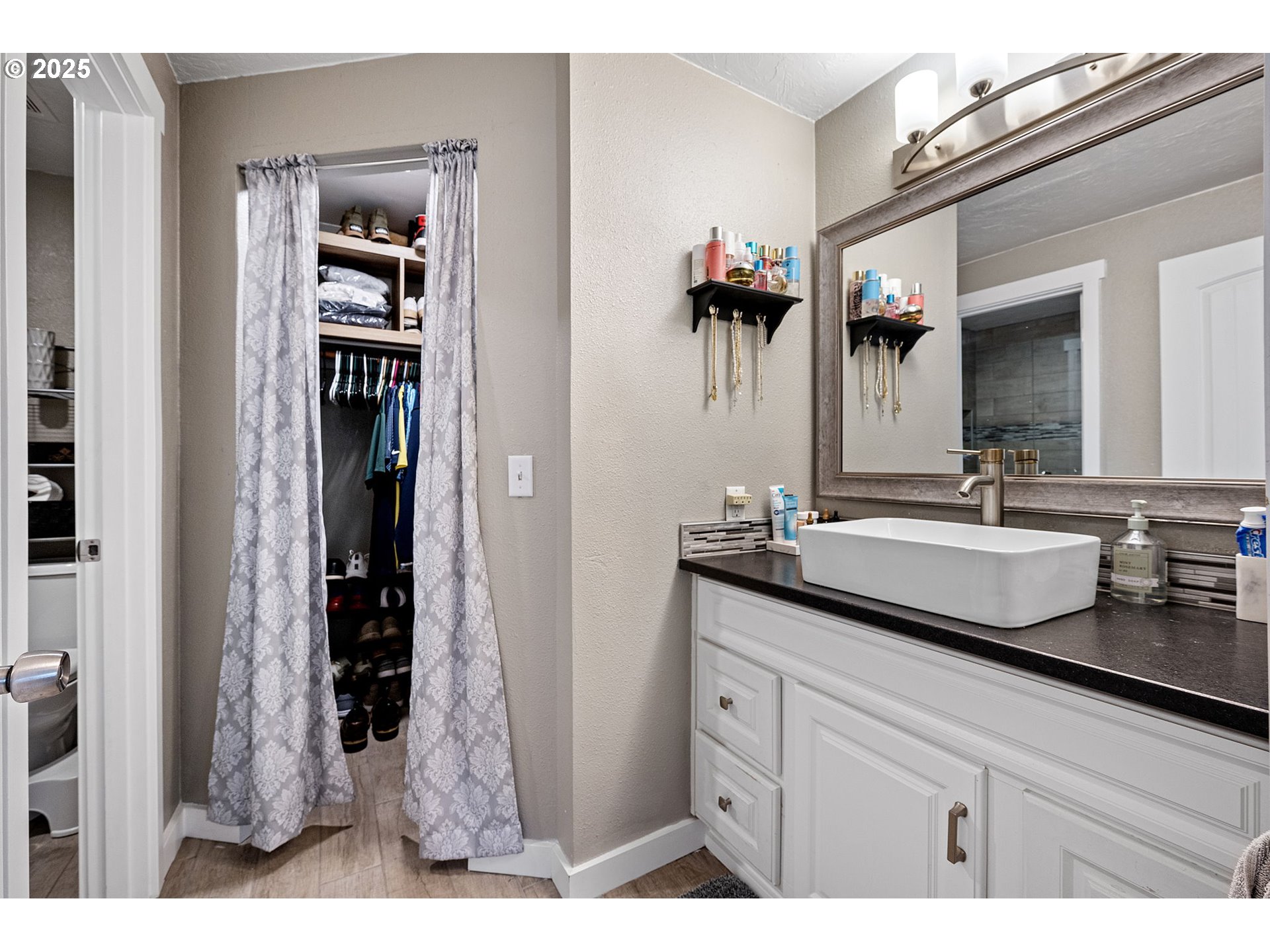 296 65th Street Springfield, OR 97478 - Photo 16 of 33 a bathroom with a sink and a mirror