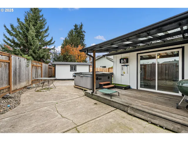 a view of a house with backyard and porch