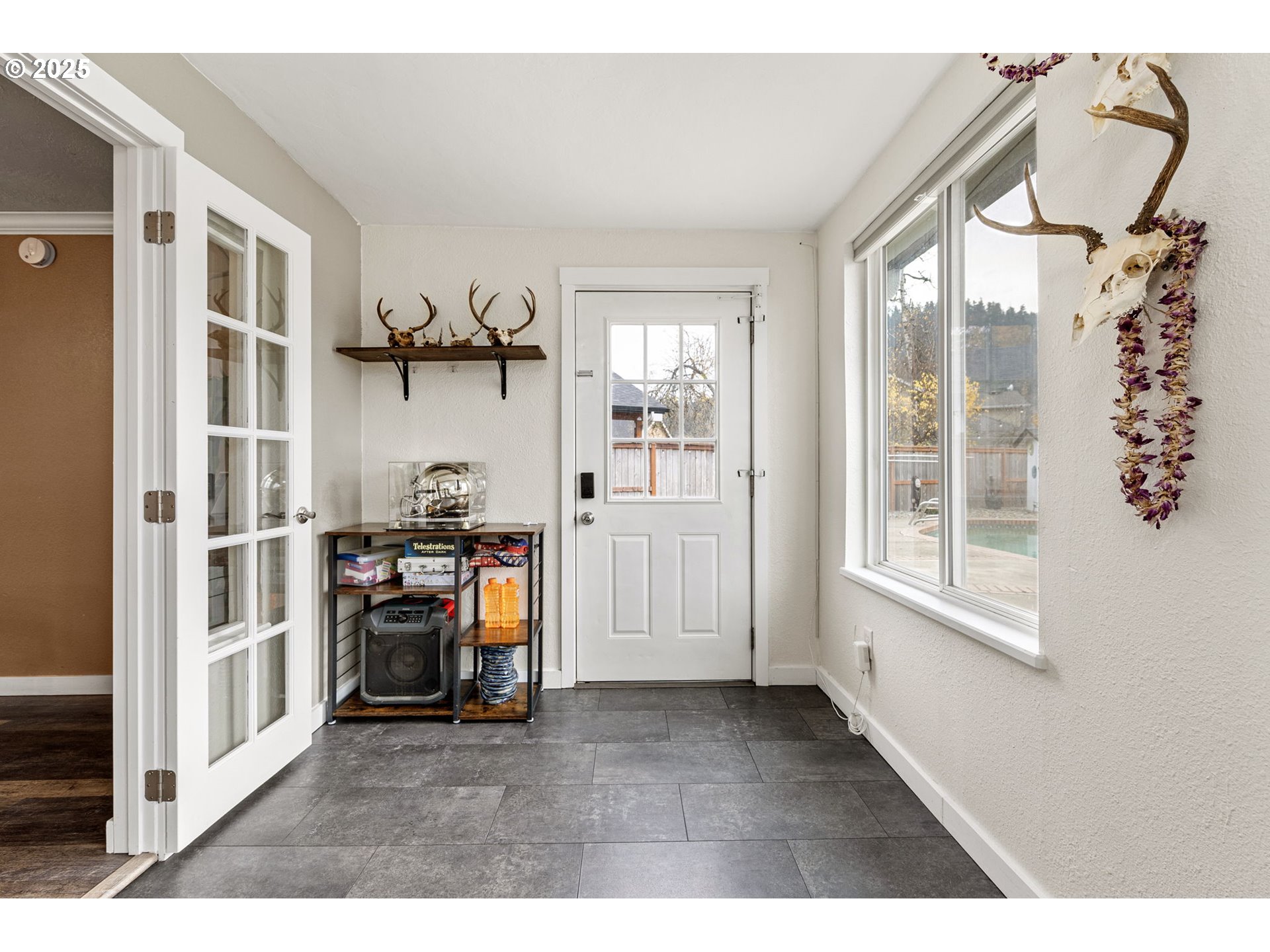 296 65th Street Springfield, OR 97478 - Photo 8 of 33 a view of a livingroom with furniture and windows