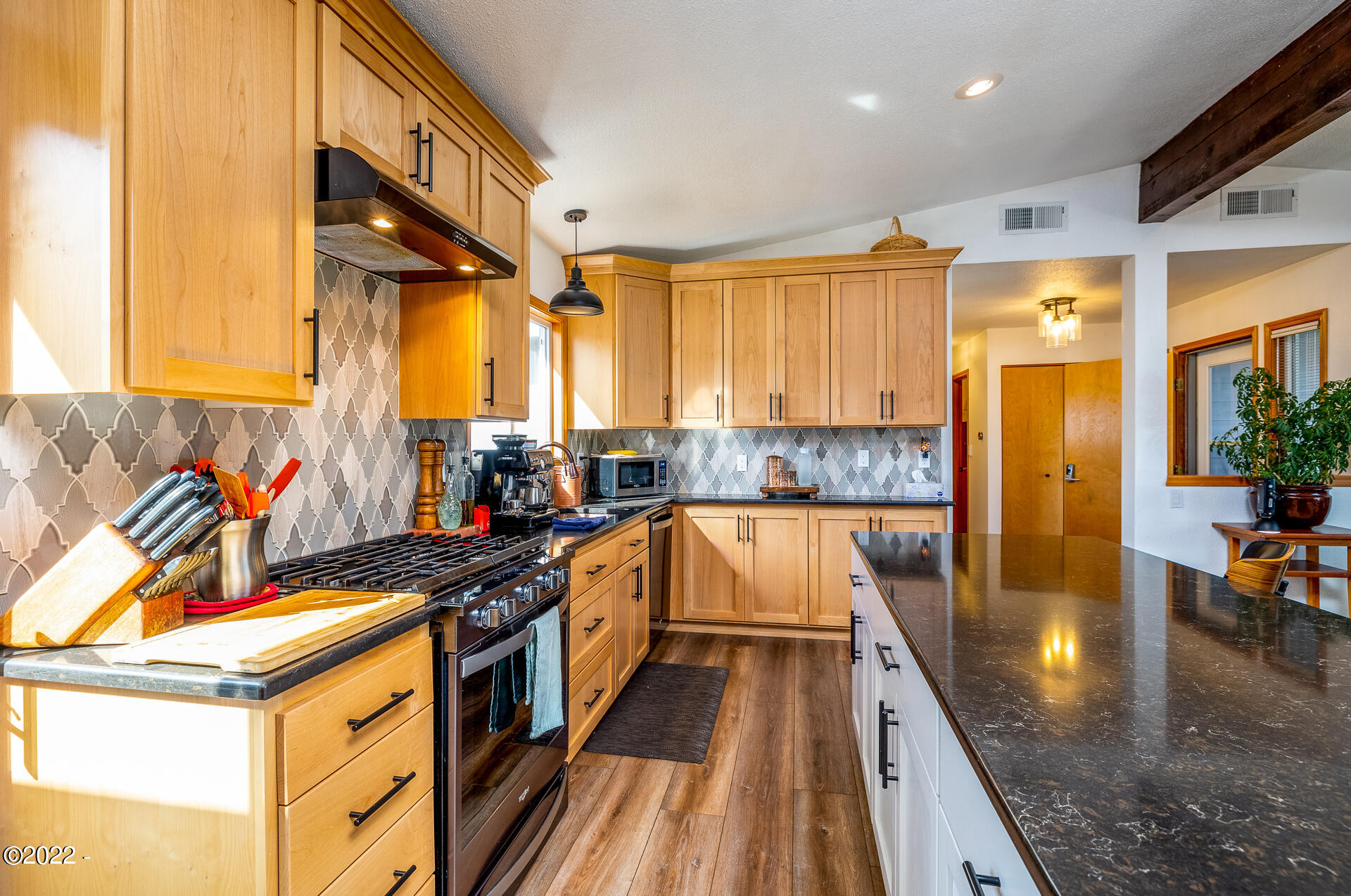 3098 Northeast Johns Loop Neotsu, OR 97364 - Photo 4 of 35 Kitchen