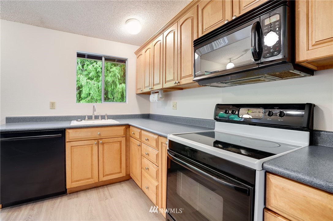 17510 Valley Cir Drive Bothell, WA 98012 - Photo 7 of 24 Gallery Image 7