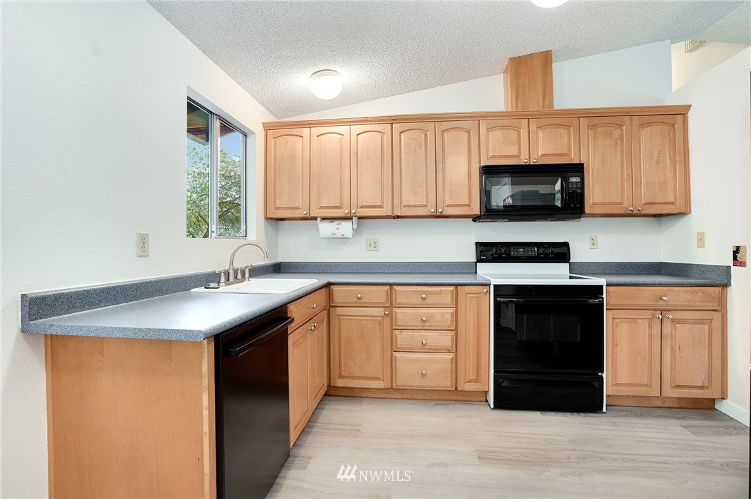 17510 Valley Cir Drive Bothell, WA 98012 - Photo 8 of 24 Gallery Image 8