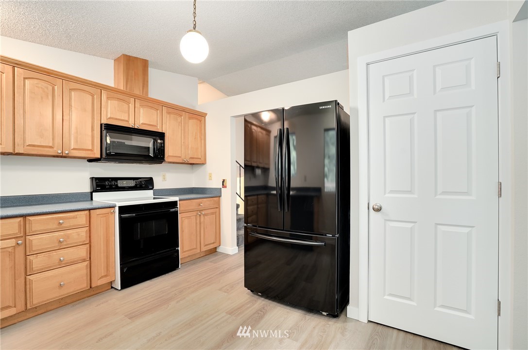 17510 Valley Cir Drive Bothell, WA 98012 - Photo 9 of 24 Gallery Image 9