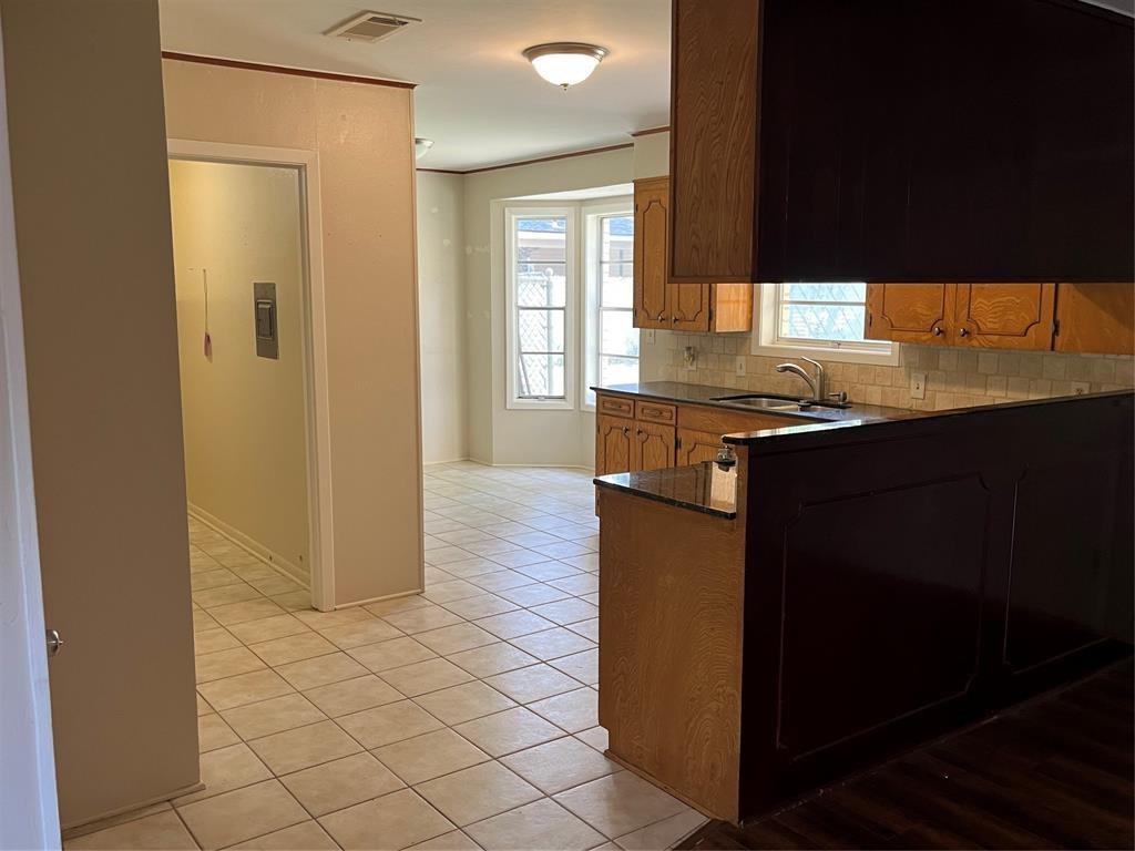 3020 Pines Road Shreveport, LA 71119 - Photo 8 of 30 Kitchen looking towards breakfast area