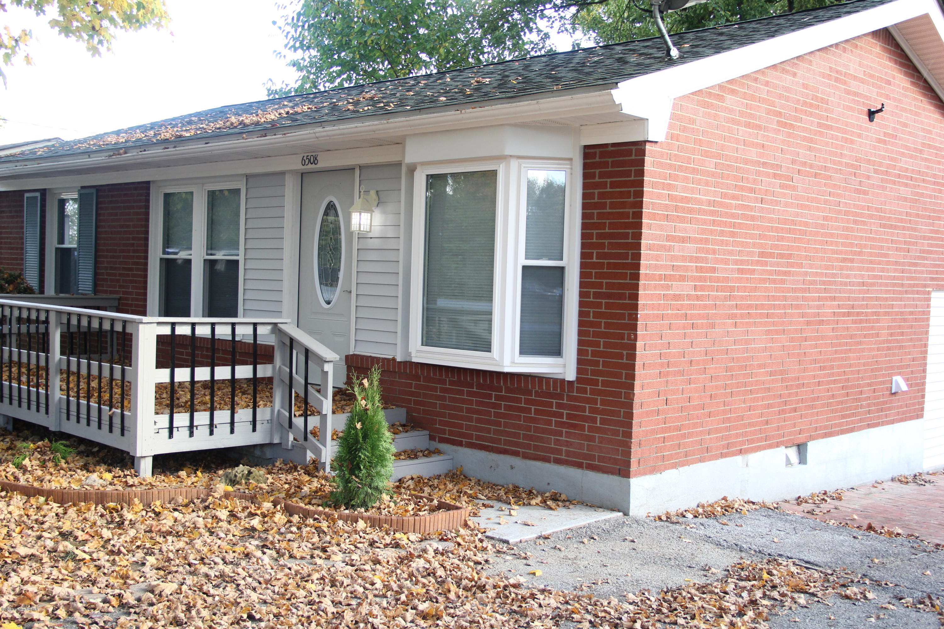 6508 Price Ln Road Louisville, KY 40229 - Photo 1 of 22 Front View