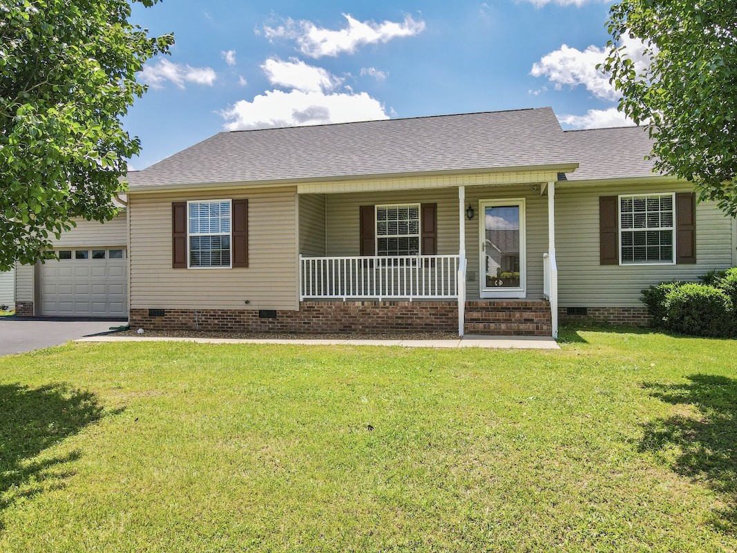 1621 Robert Road Columbia, TN 38401 - Photo 1 of 34 a front view of a house with garden