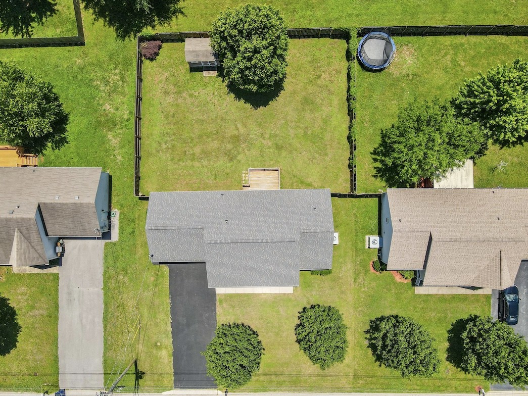 1621 Robert Road Columbia, TN 38401 - Photo 26 of 34 an aerial view of a house with a yard