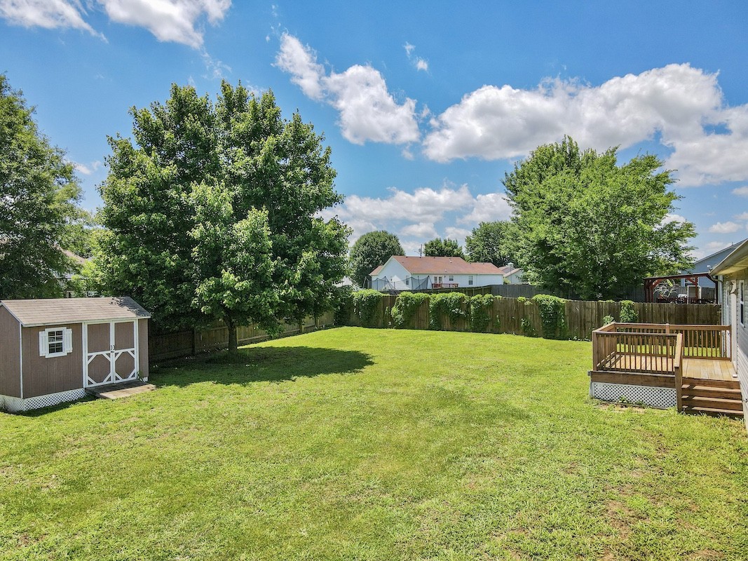 1621 Robert Road Columbia, TN 38401 - Photo 28 of 34 a view of a house with backyard and a tree