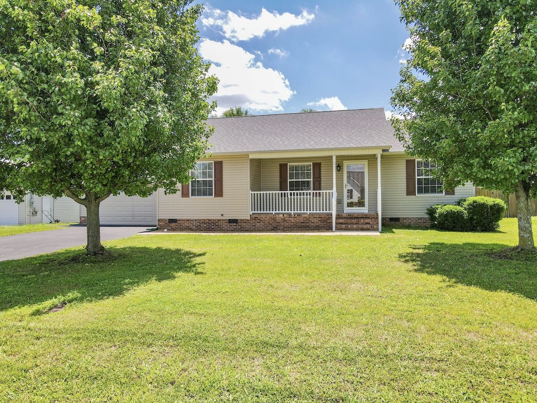 1621 Robert Road Columbia, TN 38401 - Photo 34 of 34 a view of a house with a backyard