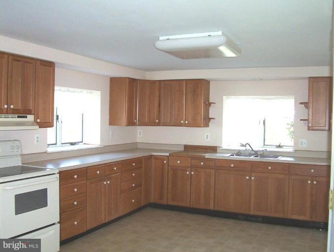 299 Ridge Road Westminster, MD 21157 - Photo 9 of 23 Kitchen