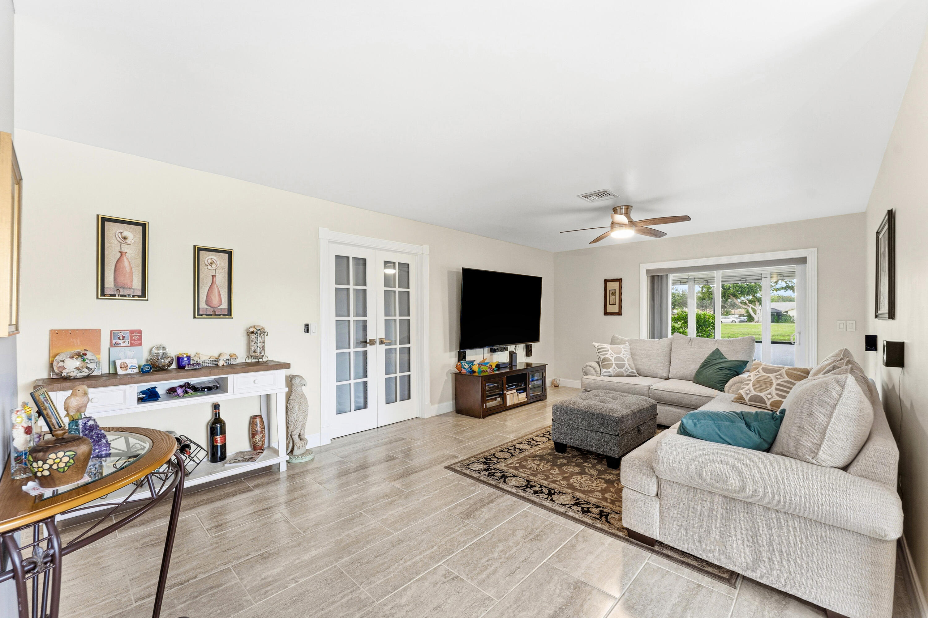 2601 Northwest 10th Street Delray Beach, FL 33445 - Photo 21 of 50 Living Room