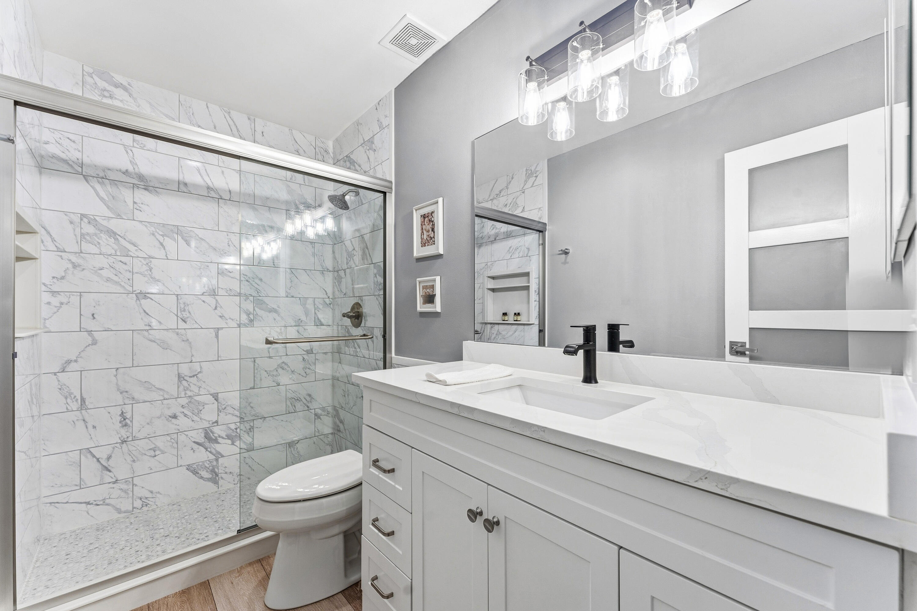 2601 Northwest 10th Street Delray Beach, FL 33445 - Photo 28 of 50 Guest Bathroom