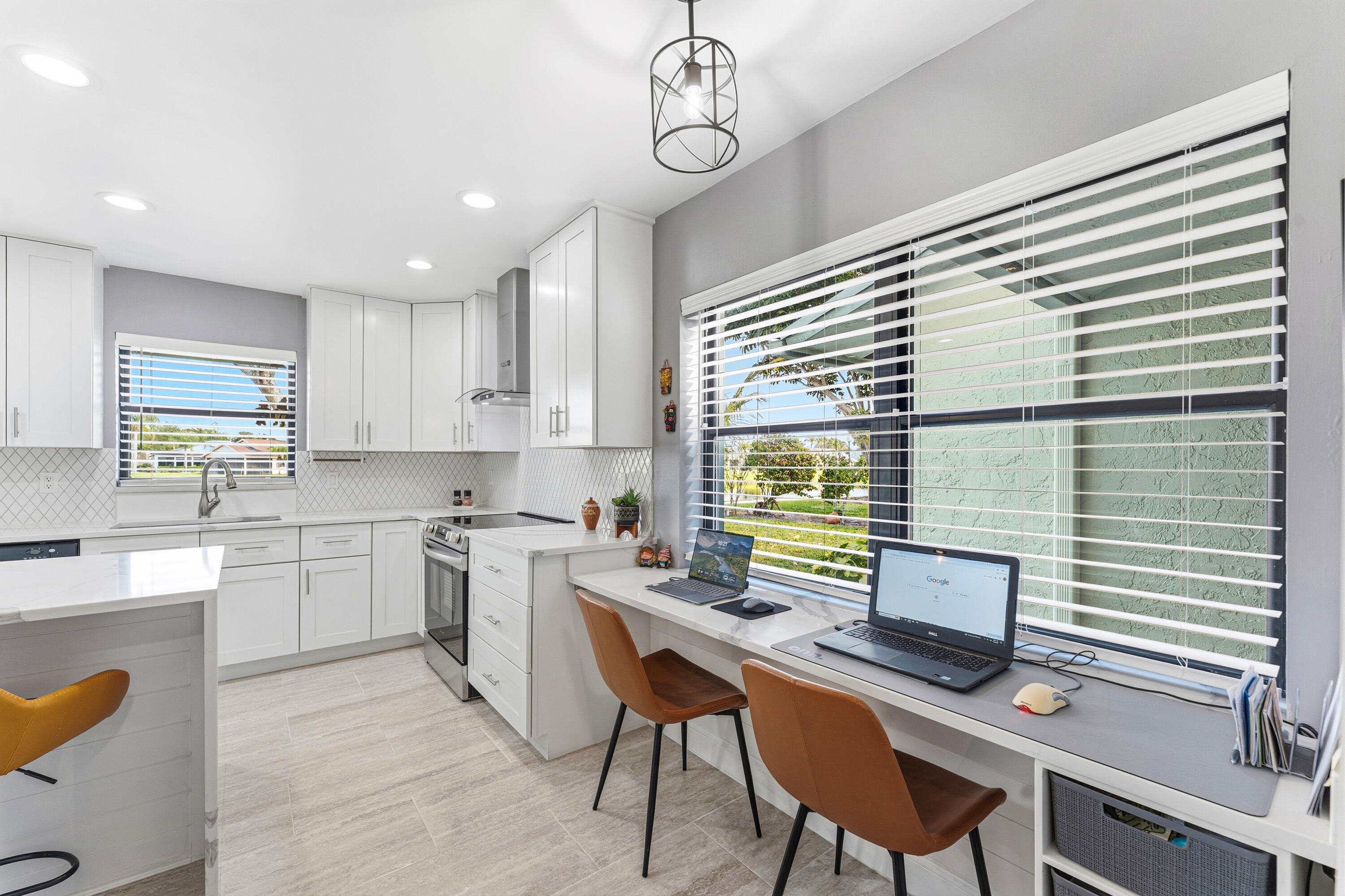 2601 Northwest 10th Street Delray Beach, FL 33445 - Photo 10 of 50 Bonus Desk Area