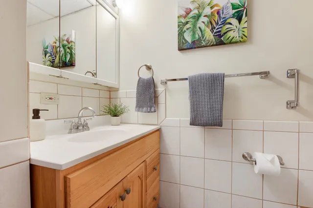 $650,000 | 106 Kaanapali Shores Place, Unit 1002, Lahaina, HI 96761