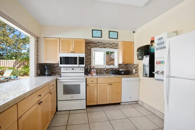 $650,000 | 106 Kaanapali Shores Place, Unit 1002, Lahaina, HI 96761