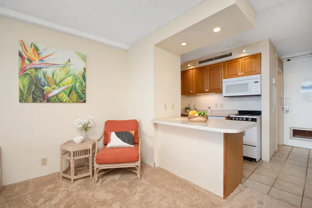 $650,000 | 106 Kaanapali Shores Place, Unit 1002, Lahaina, HI 96761