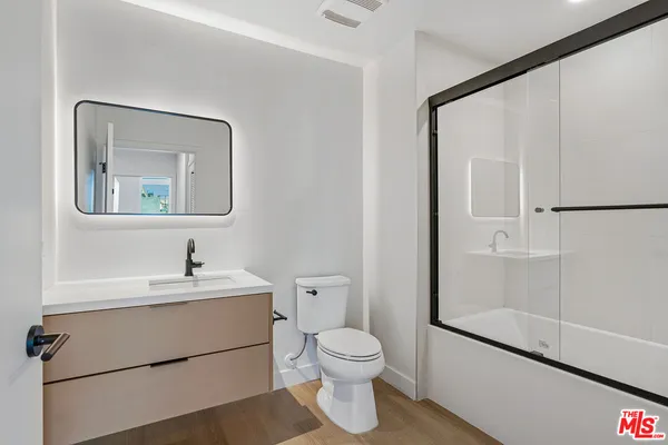 $3,495 | 10601 Washington Boulevard, Unit 217, Culver City, CA 90232