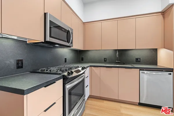 $3,495 | 10601 Washington Boulevard, Unit 217, Culver City, CA 90232