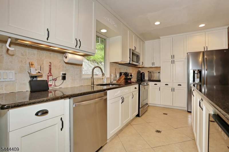 121 Magee Road Ringwood, NJ 07456 - Photo 18 of 36