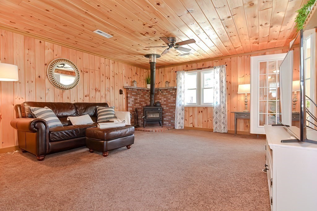 241 Theresa Road Bellingham, MA 02019 - Photo 12 of 32 Gallery Image 12