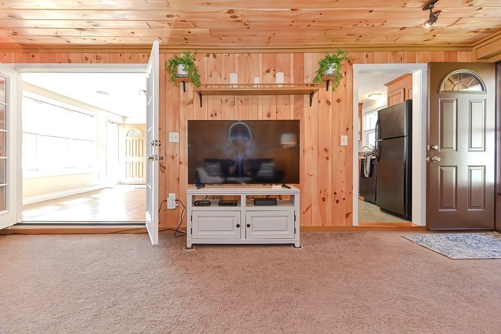 241 Theresa Road Bellingham, MA 02019 - Photo 13 of 32 Gallery Image 13