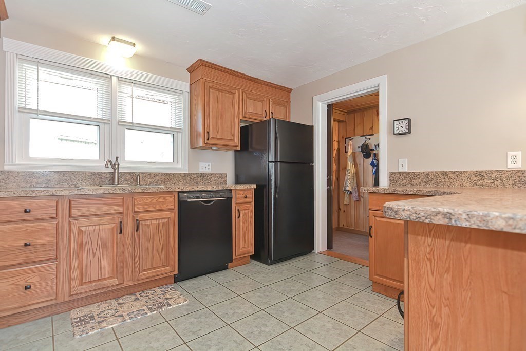 241 Theresa Road Bellingham, MA 02019 - Photo 9 of 32 Gallery Image 9