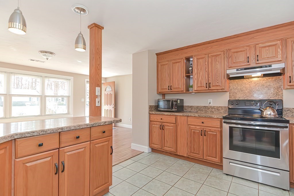 241 Theresa Road Bellingham, MA 02019 - Photo 10 of 32 Gallery Image 10